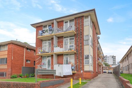 Spacious Apartment in Prime Auburn Location!! - Photo 3