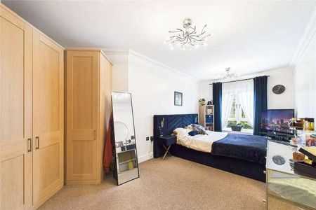 London Road, Binfield, Bracknell, Berkshire, RG42 - Photo 2