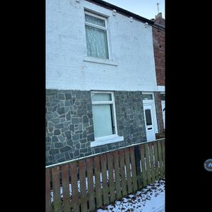 2 bedroom terraced house to rent - Photo 3