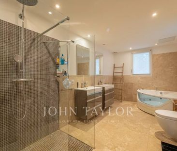 Maison à louer Mougins, Cote d'Azur, France16 500 EUR / Mois - Photo 3