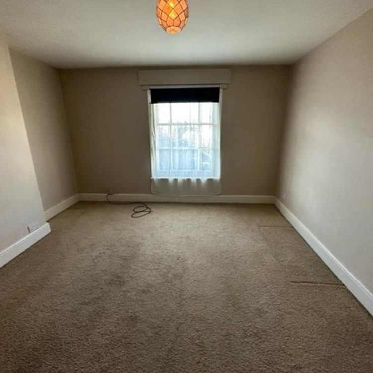 Available 2 Bed Apartment - Photo 1