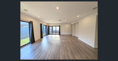 Stunning Family Entertainer! - Photo 2