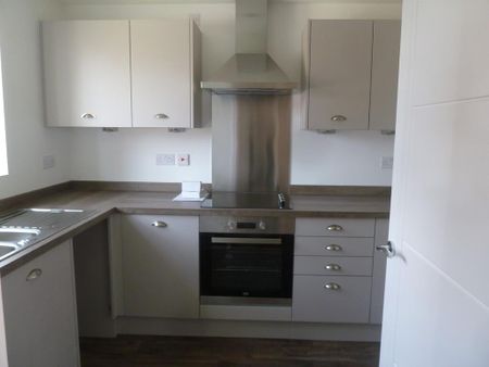 3 bedroom semi-detached house to rent - Photo 3