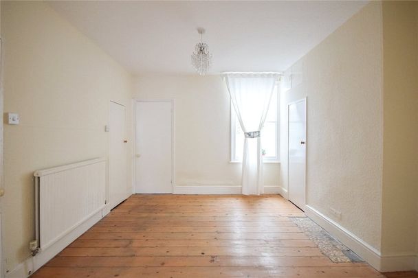 Well presented 3 bedroom Victorian house. Ideally located for Addenbrooke’s Hospital, Biomedical Campus, Cambridge railway station, hills road, College-university of Cambridge, schools, and local amenities. Unfurnished. - Photo 1