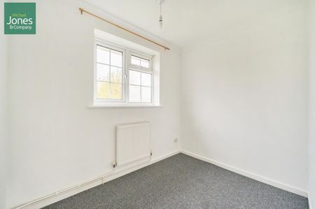 4 bedroom semi-detached house to rent - Photo 4