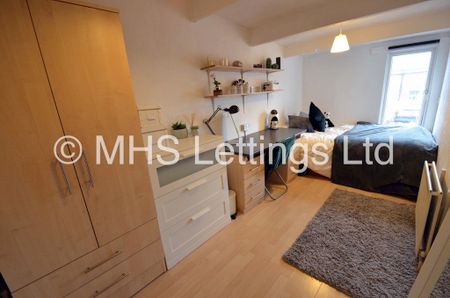 8 Bedroom Mid Terraced House for rent in Manor Drive - Photo 3