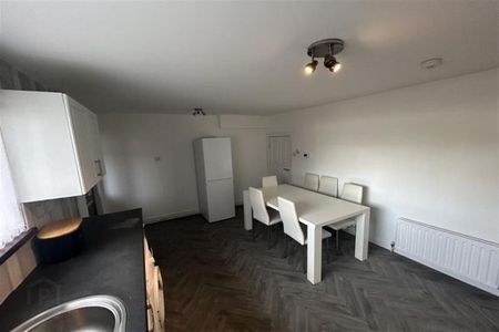 Room 2, 10 Hollyvale, Newtownabbey, BT36 5NG - Photo 3