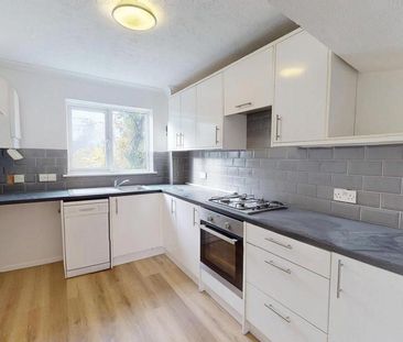 4 bedroom semi-detached house to rent - Photo 6