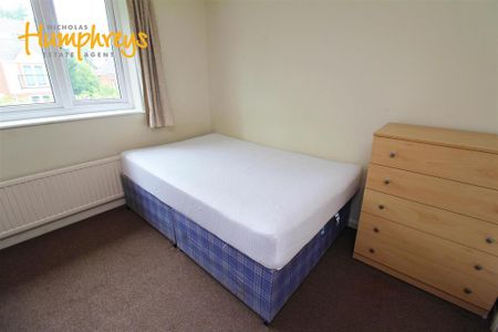 4 bedroom end of terrace house to rent - Photo 3