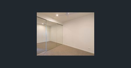 Ideal Location, Close to Transport, Cafes and Shops, Park Views - Photo 5