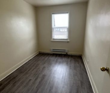 118 St. Vincent #1 Barrie | $1495 per month | Plus Hydro - Photo 3