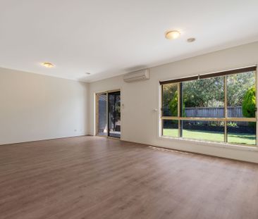 Low Maintenance Family Home in prime location. - Photo 2
