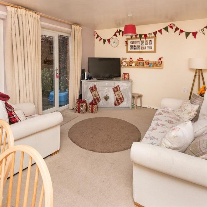 3 bedroom semi-detached house to rent - Photo 1