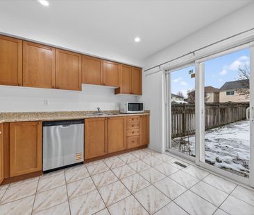 For Lease - 1535 Sarasota Crescent, Oshawa, Ontario - Photo 2