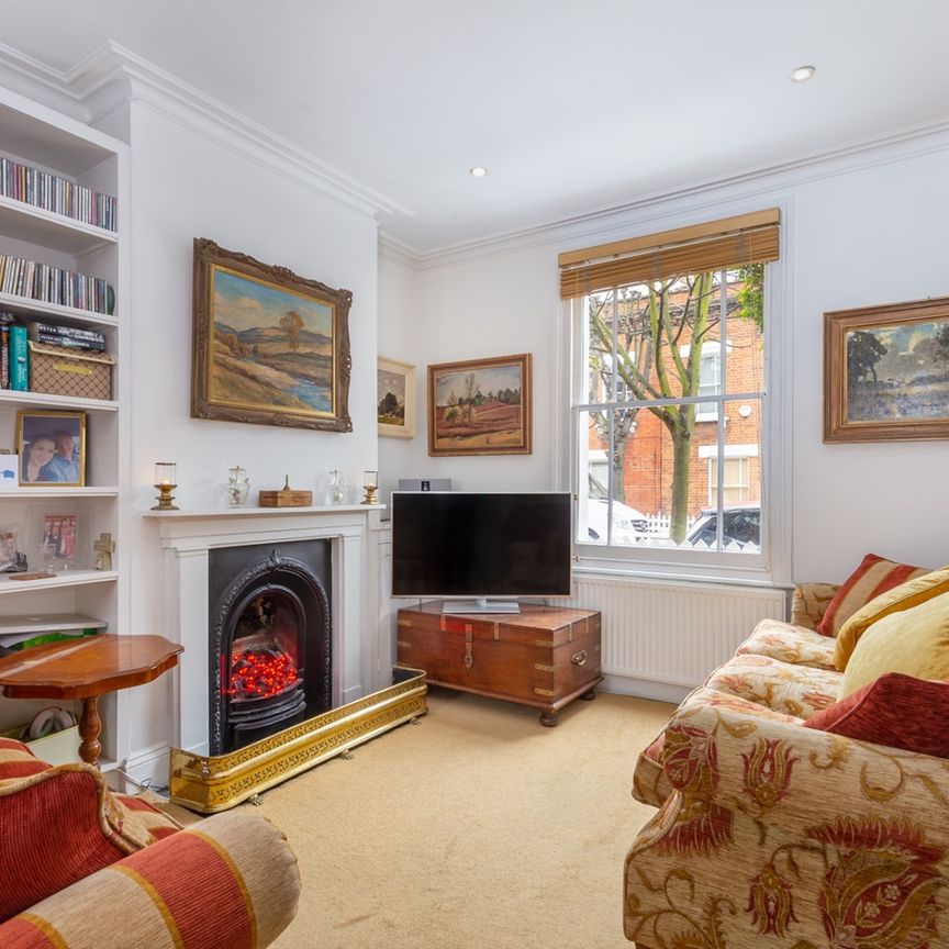 2 Bed Terraced House, Tyneham Road, SW11 - Photo 1
