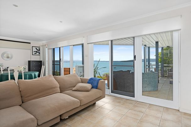 Breathtaking Waterfront Luxury - Photo 1