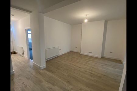 2 Bed Flat, Kinsale Road, BS14 - Photo 2