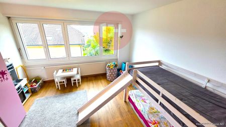 GROSSZÜGIGE, SONNIGE, RUHIGE 4.5 ZIMMER WOHNUNG MIT WEITSICHT!! - Foto 5