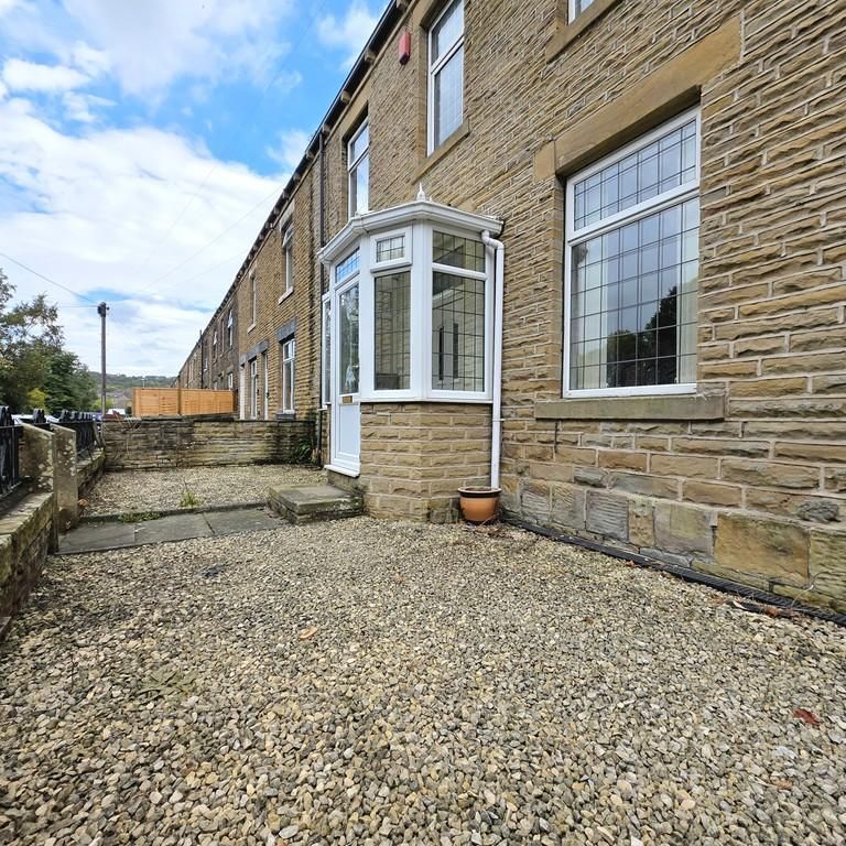 3 bedroom end of terrace house to rent - Photo 1