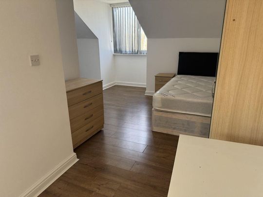 1 bedroom block of apartments to rent - Photo 1