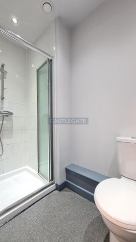 1 bedroom in a flat share to rent - Photo 5