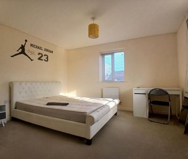 4 bedroom semi-detached house to rent - Photo 3