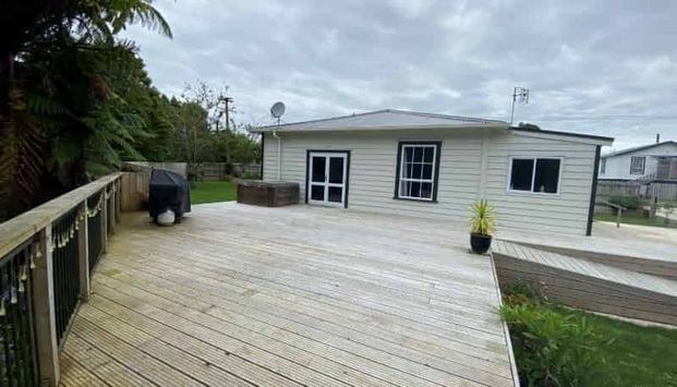 Fully furnished on Ford St - Photo 1