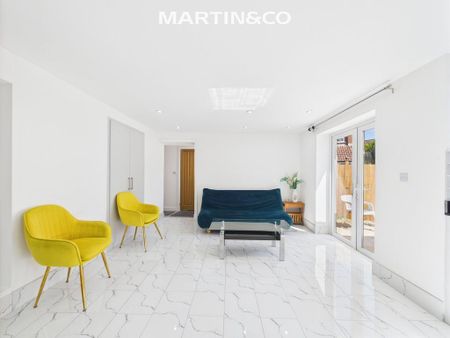 4 bedroom detached house to rent - Photo 2