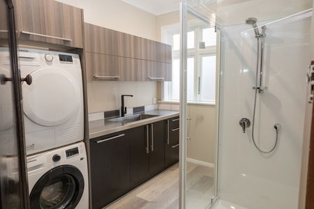 Spacious 4-Bedroom Home in the Heart of Dunedin – City Living at Its Best - Photo 3