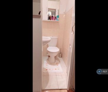 3 bedroom end of terrace house to rent - Photo 1