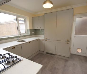 3 bedroom semi-detached house to rent - Photo 4