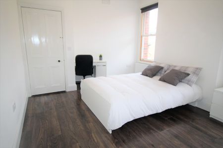 3 Bedroom Apartment - Photo 4