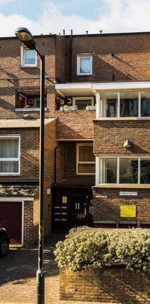 4 bedroom flat to rent - Photo 1