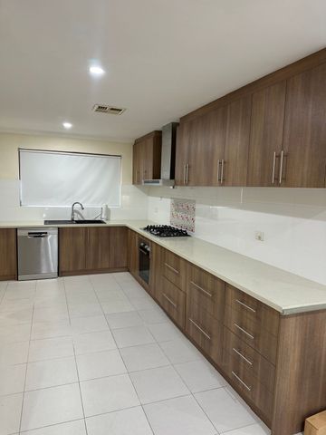 FAMILY HOME IN THE RHSZ! - Photo 4