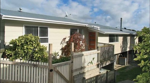 Family Living in Whitby - Photo 1