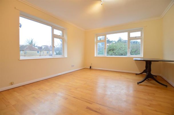 1B Yew Tree RoadSloughBerkshire - Photo 1