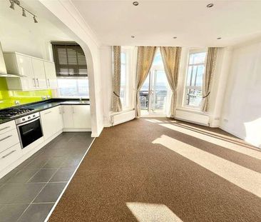 Mount Liell Court East, The Leas, Westcliff-on-sea, Essex, SS0 - Photo 3