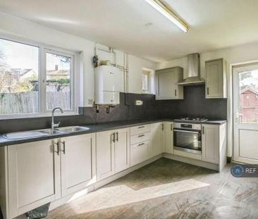 3 bedroom semi-detached house to rent - Photo 5