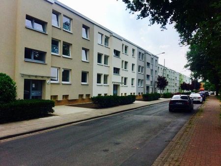 Schicke und großzügige 3-Zimmer-Wohnung mit Einbauküche und 2 Balkone - Foto 5