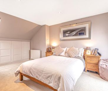 3 bedroom flat to rent - Photo 2