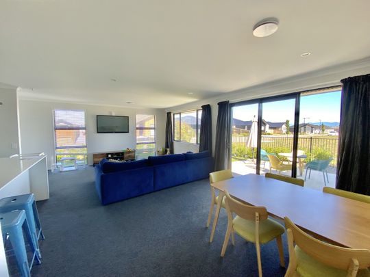Modern Living in Sought After Neighbourhood - Photo 1