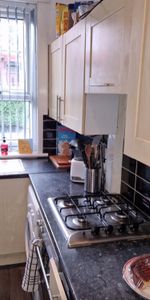 2 Bed - 28 Thornville Road, Hyde Park, Leeds - LS6 1JY - Student - Photo 3