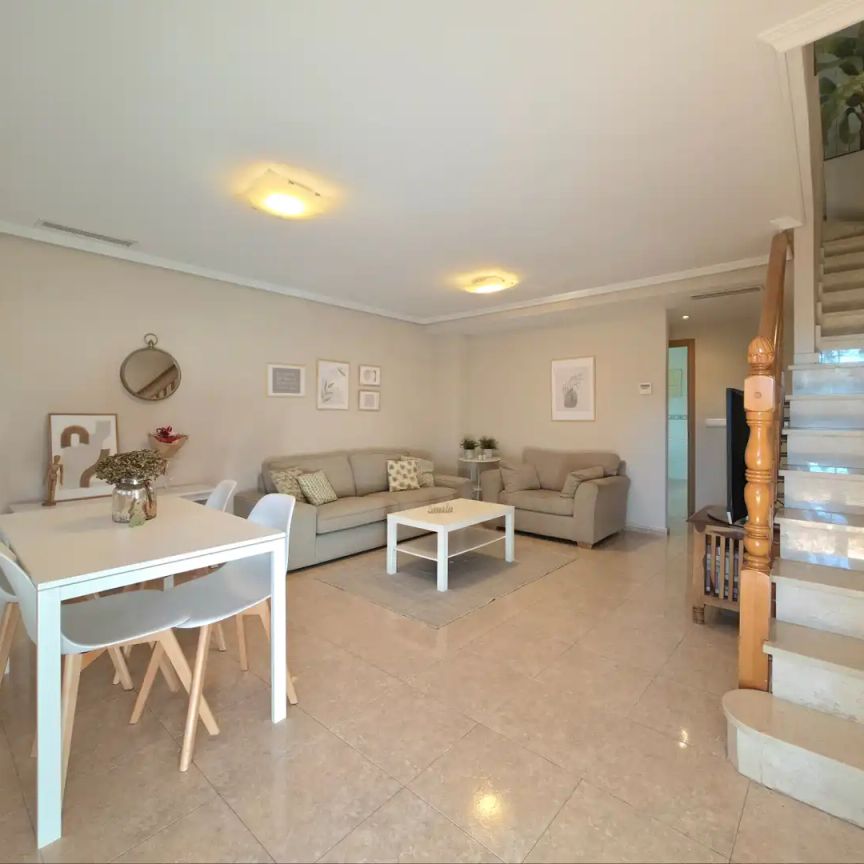 Casa o chalet de alquiler en Plaza María Muntaner, B2, Centro - Photo 1