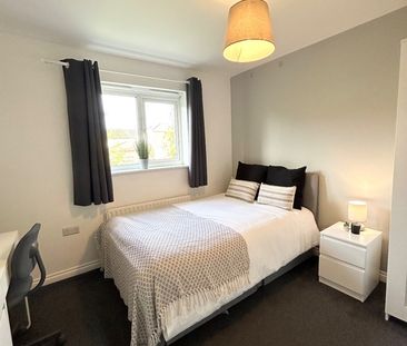 Room in a Shared House, Cedar Road, SO14 - Photo 3