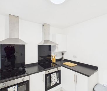 6 bedroom terraced house to rent - Photo 1