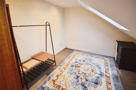 Cippenham Lane, Slough, Berkshire, SL1 - Photo 4