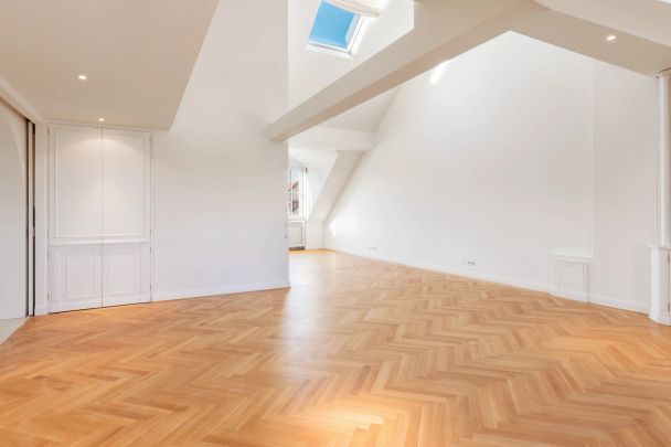 Spektakuläre, lichte Altbaumaisonette mit stilvollem Ambiente und Dachterrassen - Photo 1