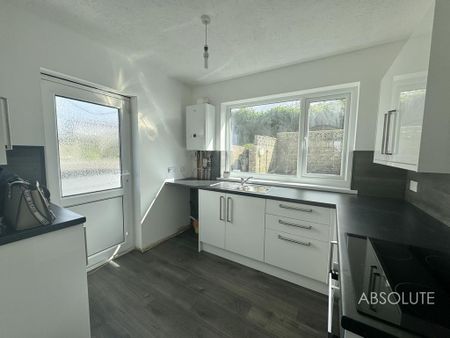 2 bedroom semi-detached bungalow to rent - Photo 4