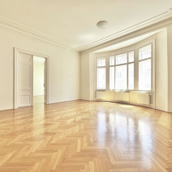 ERSTBEZUG NACH SANIERUNG | BALKONTRAUM | EXKLUSIVE ALTBAUWOHNUNG | HELLE 5 ZIMMER | TOPLAGE - Photo 1