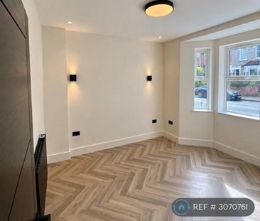 3 bedroom flat to rent - Photo 2